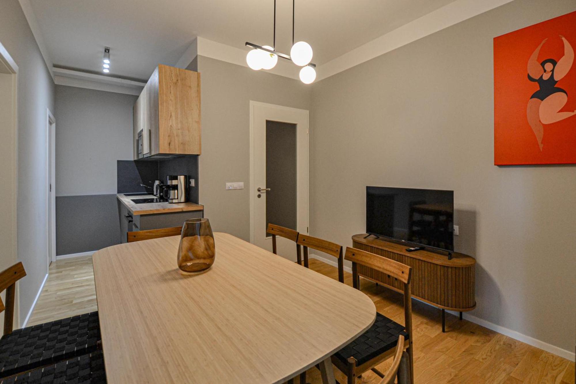 Japanese Design 3bdr In A Vibrant Area Apartment Prague
